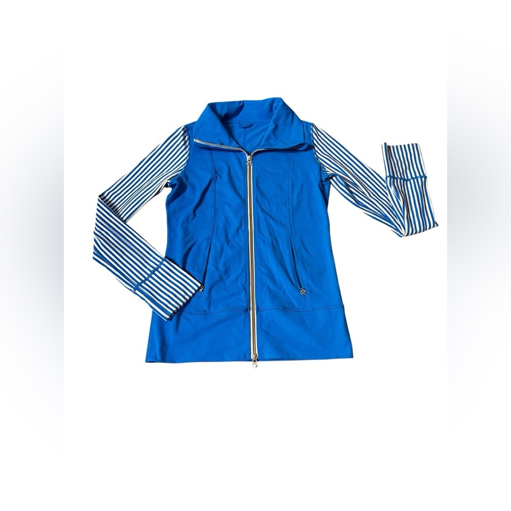 Lululemon Daily Yoga Jacket
Beaming Blue / Classic Stripe Polar, size 4 - Picture 12 of 15
